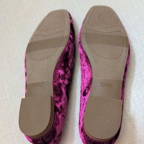 Toms Briella Flats In Berry Burgundy Crushed Velvet NWOT Size 7.5 - Picture 8 of 11
